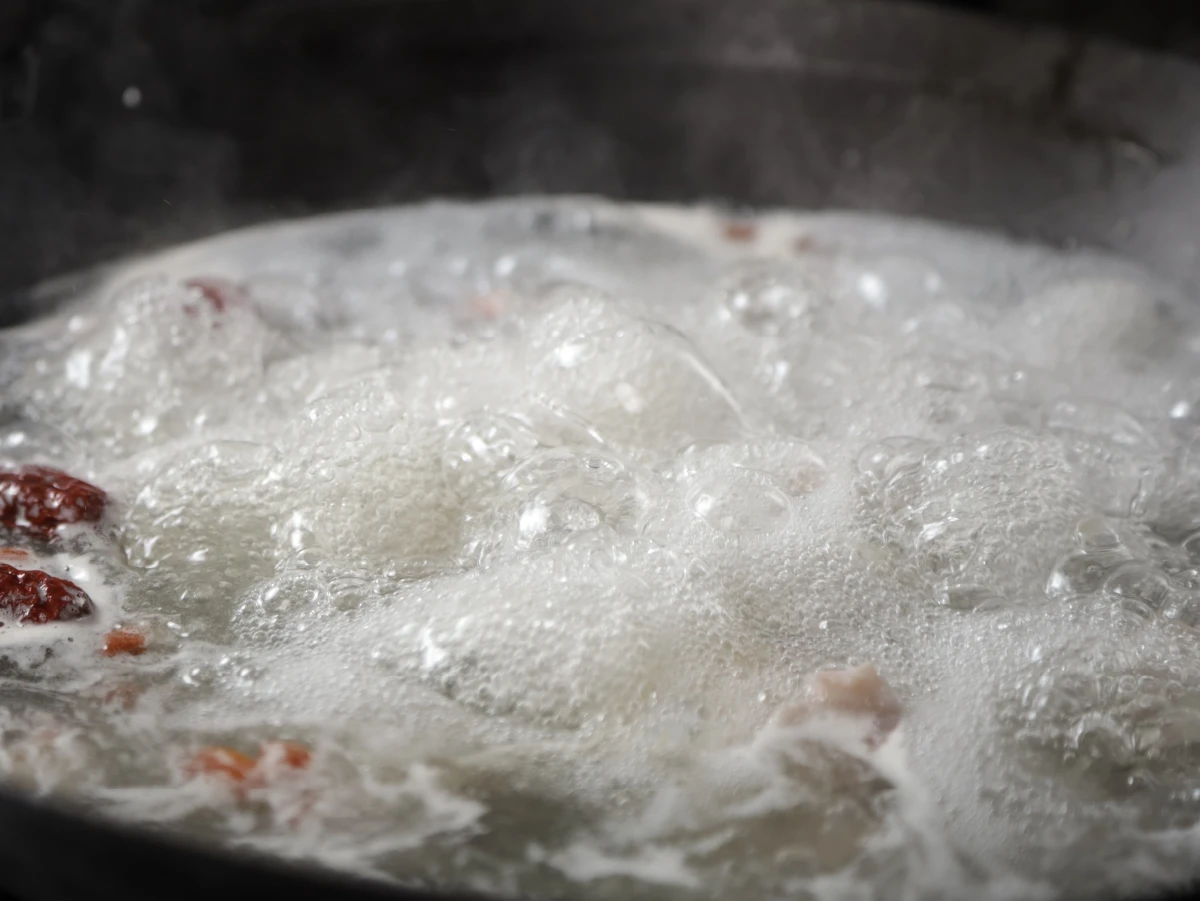 鱘龍魚湯慢熬工法